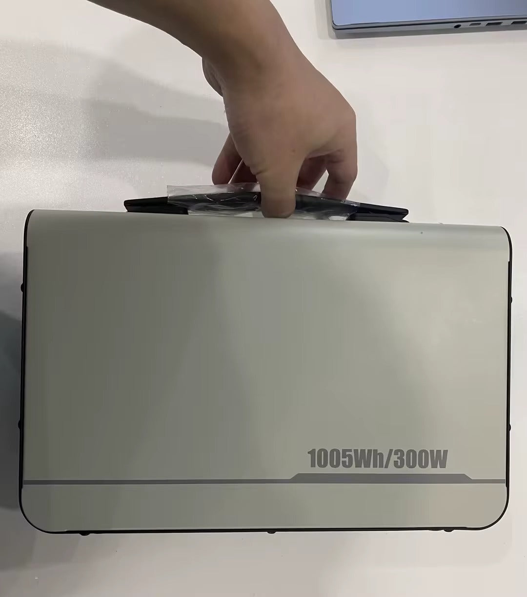 W1000F Portable Power Station โ 1004Wh / 500W A Profitable Energy Solution for Distributors
